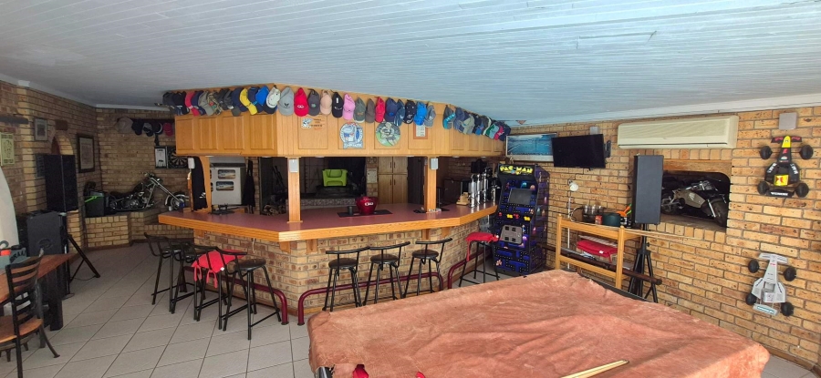 4 Bedroom Property for Sale in Pellissier Free State